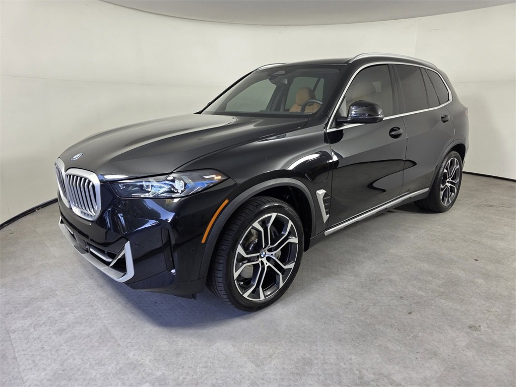 Used 2025 BMW X5 xDrive50e w/ Parking Assistance Package image 8