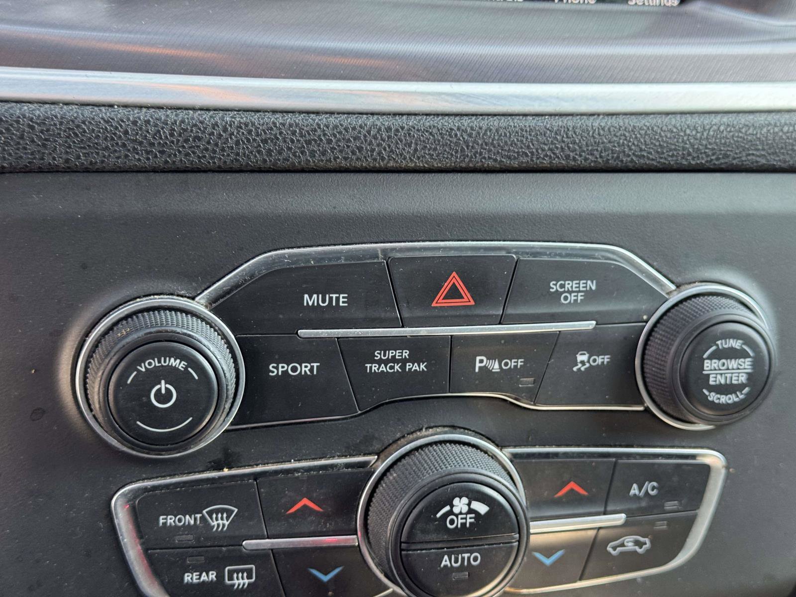 Used 2019 Dodge Charger SXT w/ Blacktop Package image 25