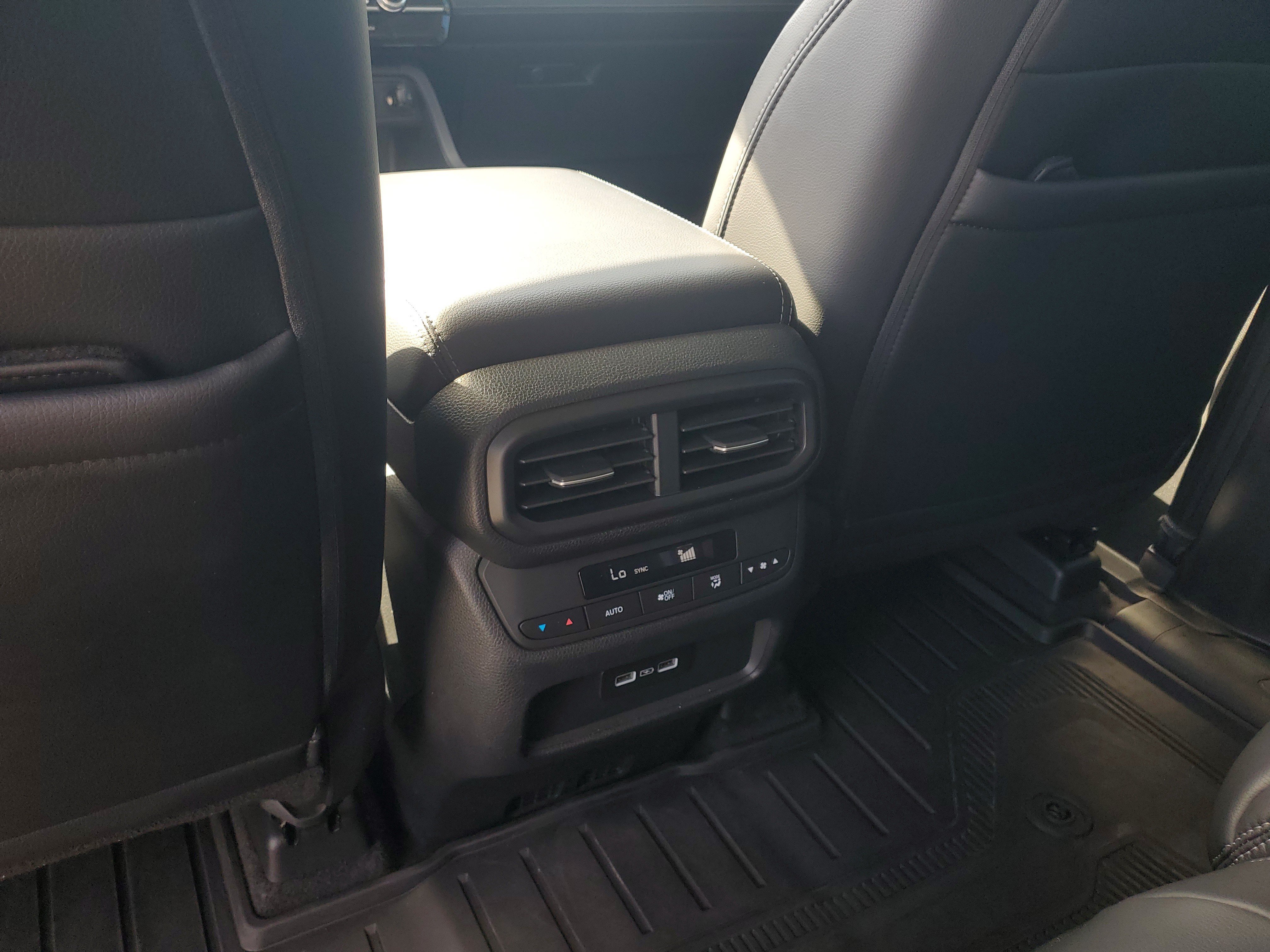 Used 2023 Honda Pilot Touring image 10