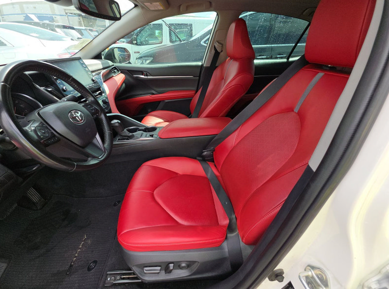 Used 2023 Toyota Camry XSE FWD image 9