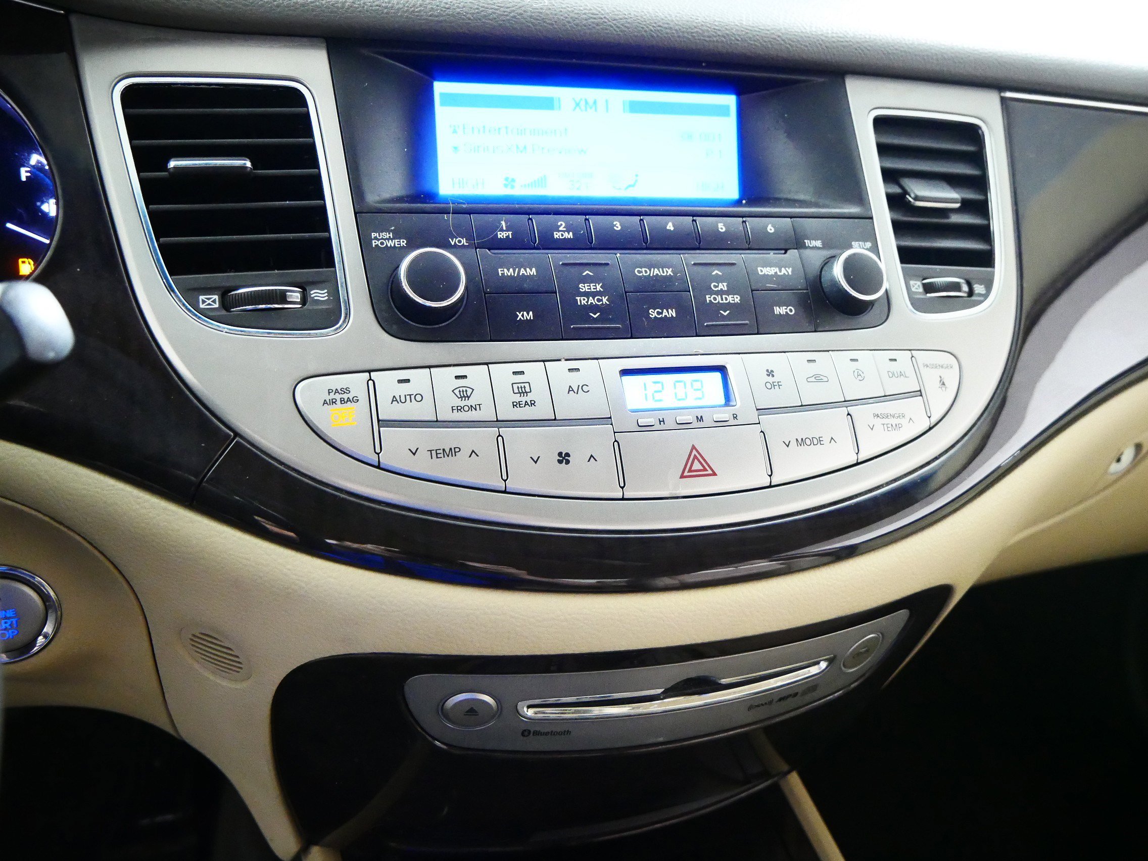 Used 2010 Hyundai Genesis 3.8 RWD image 22