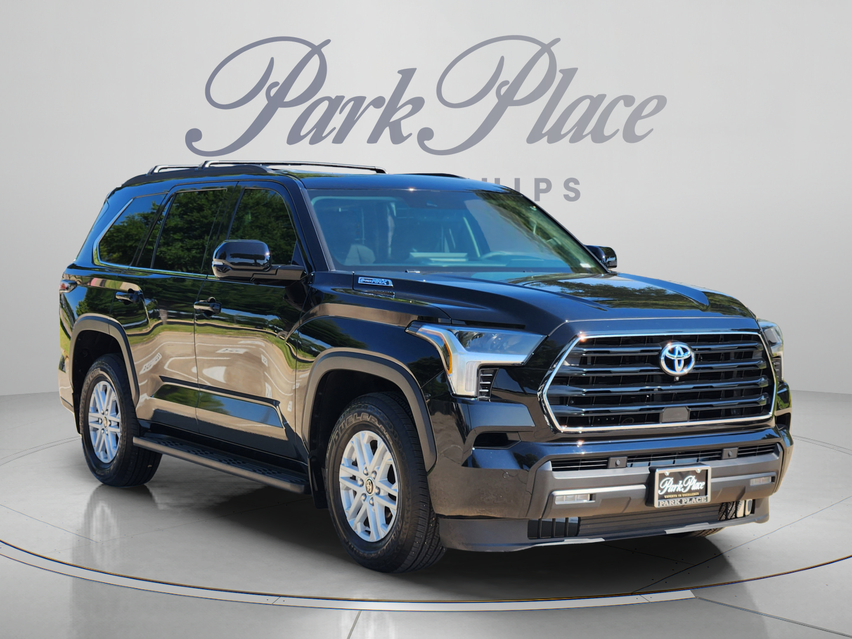 Used 2024 Toyota Sequoia SR5 w/ SR5 Premium Package AWD/4WD image 4