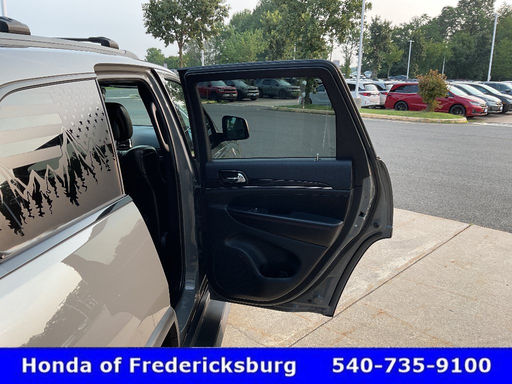 Used 2021 Jeep Grand Cherokee Trailhawk w/ Premium Lighting Group AWD/4WD image 18