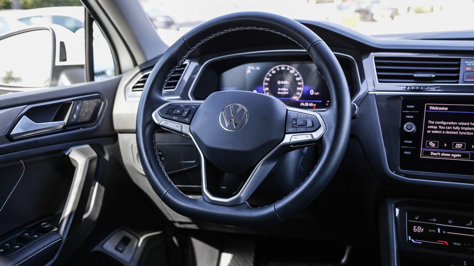 Used 2024 Volkswagen Tiguan SE AWD/4WD image 17