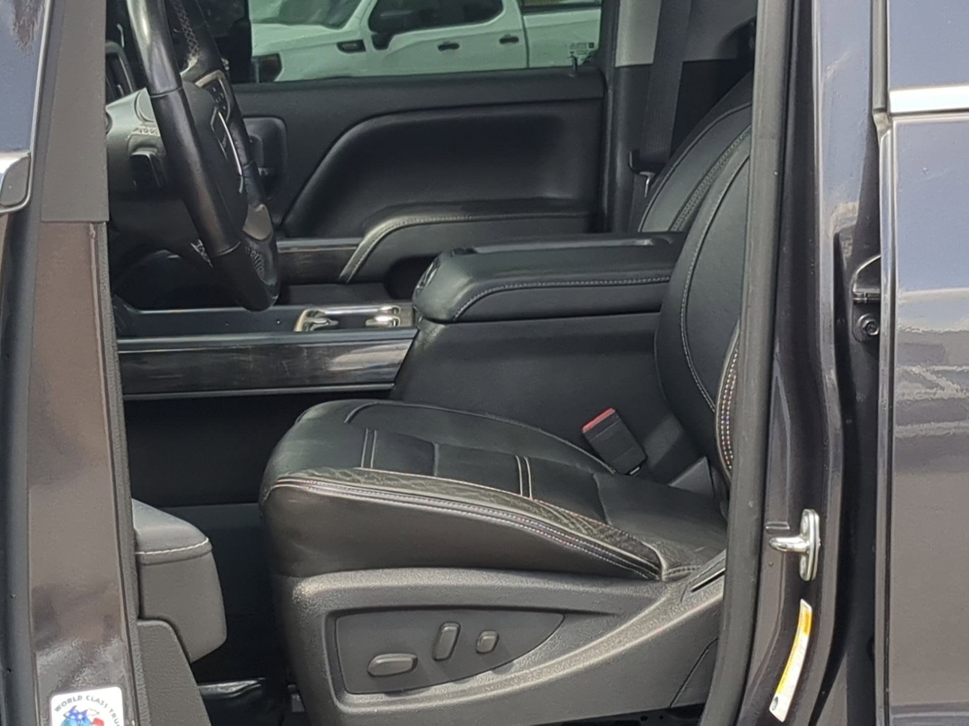 Used 2015 GMC Sierra 2500 Denali w/ Duramax Plus Package image 11