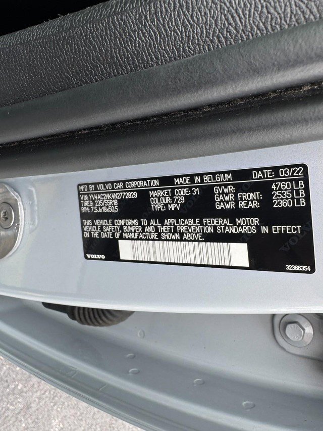 Used 2022 Volvo XC40 T4 Momentum image 28