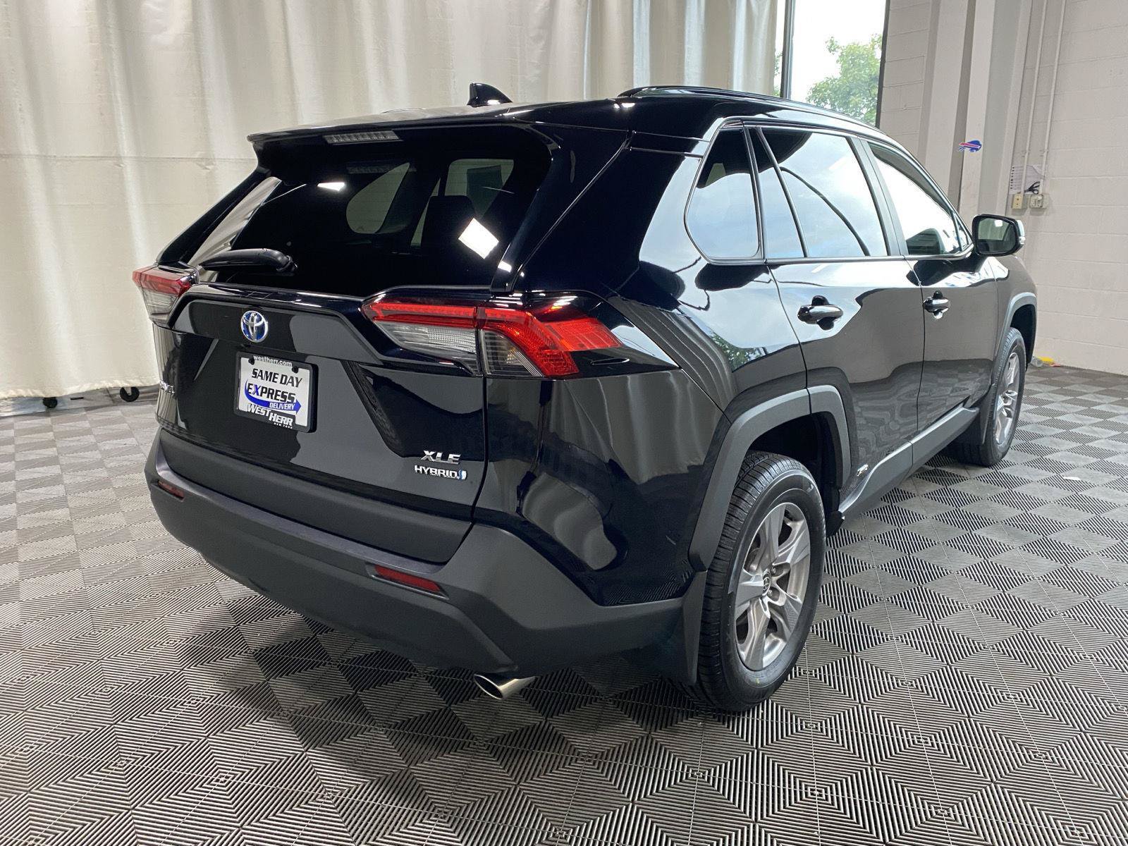 Certified 2023 Toyota RAV4 XLE w/ XLE Grade Weather Package AWD/4WD image 16