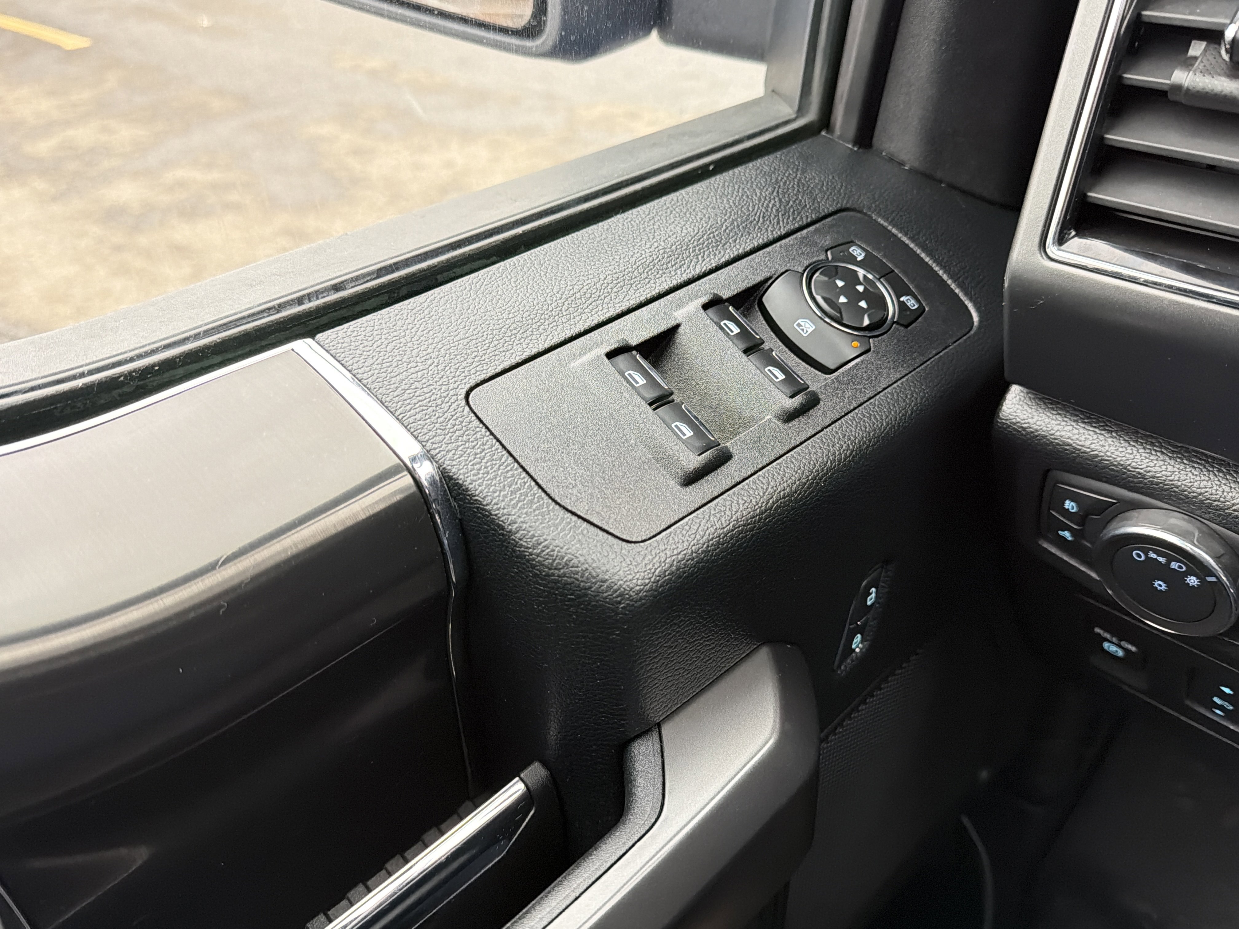 Used 2020 Ford F150 XLT w/ Equipment Group 302A Luxury image 26