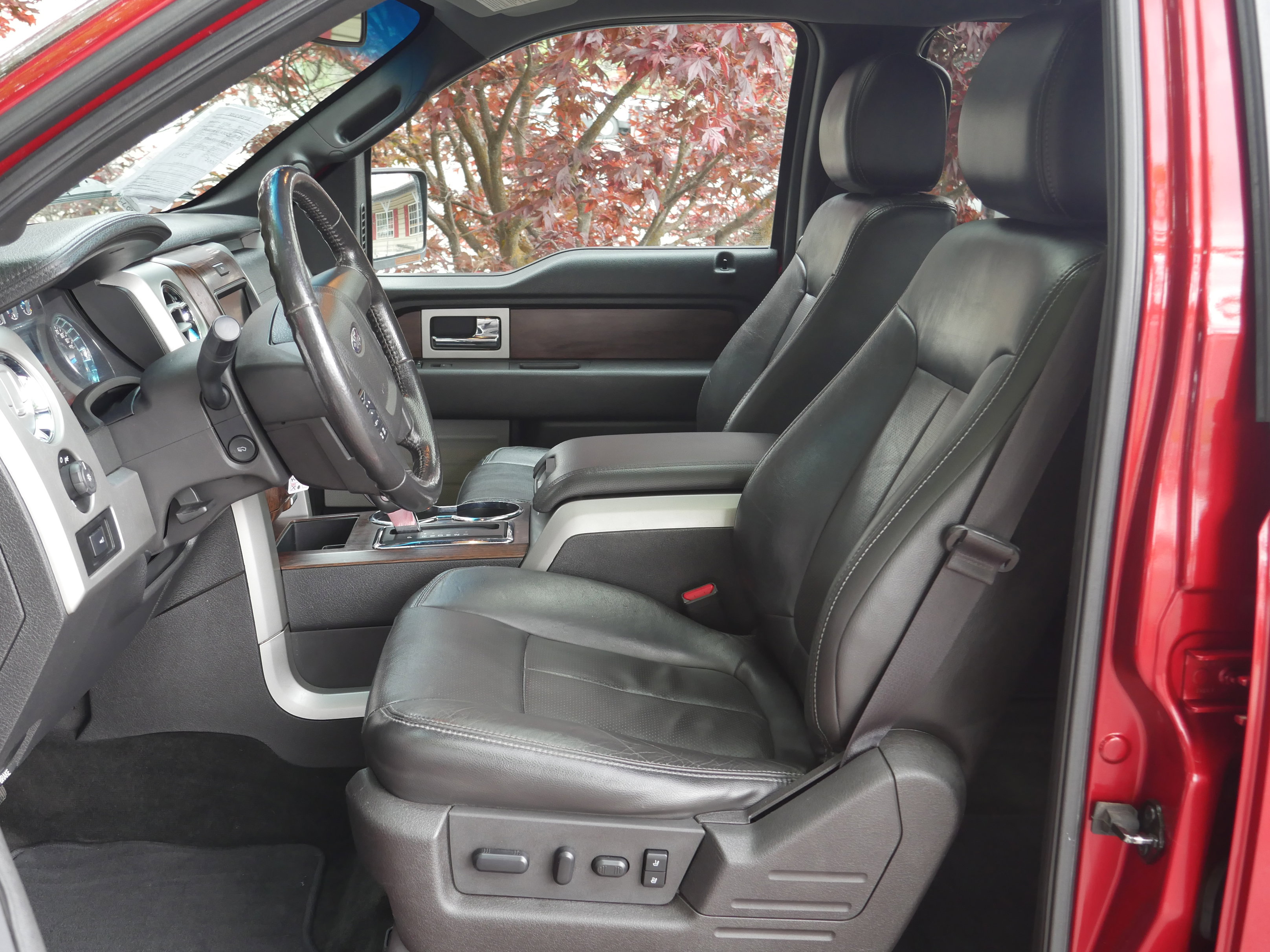 Used 2014 Ford F150 Lariat w/ Equipment Group 502A Luxury AWD/4WD image 3