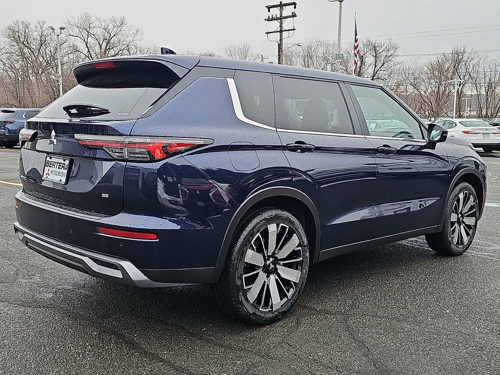 New 2026 Mitsubishi Outlander SE image 4