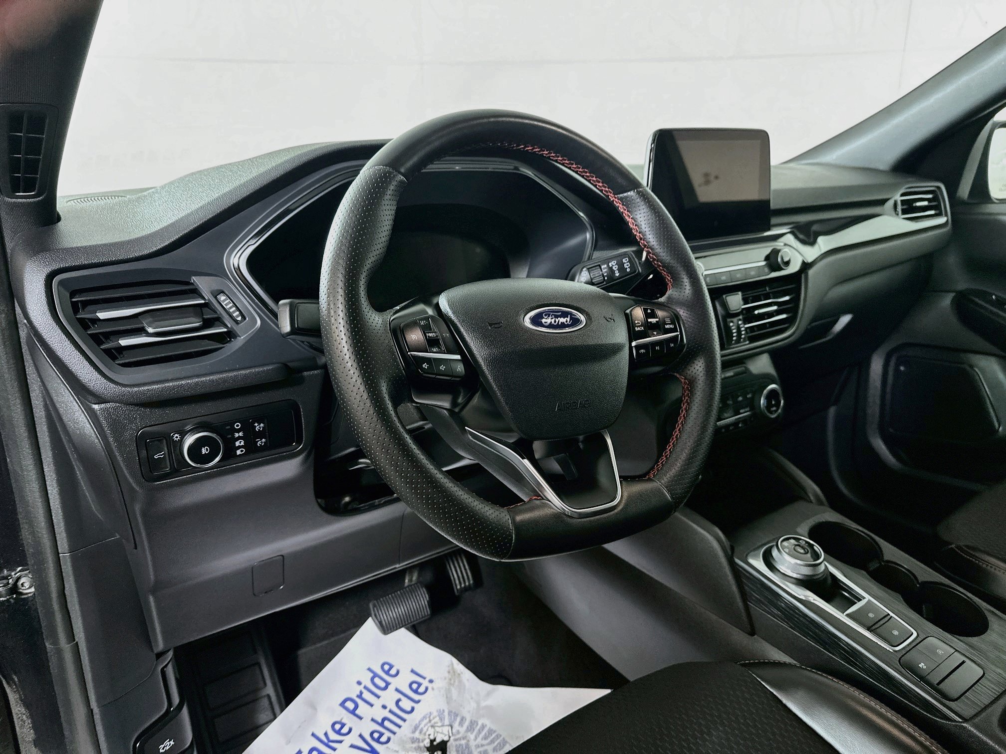 Used 2025 Ford Escape ST-Line Select AWD/4WD image 9