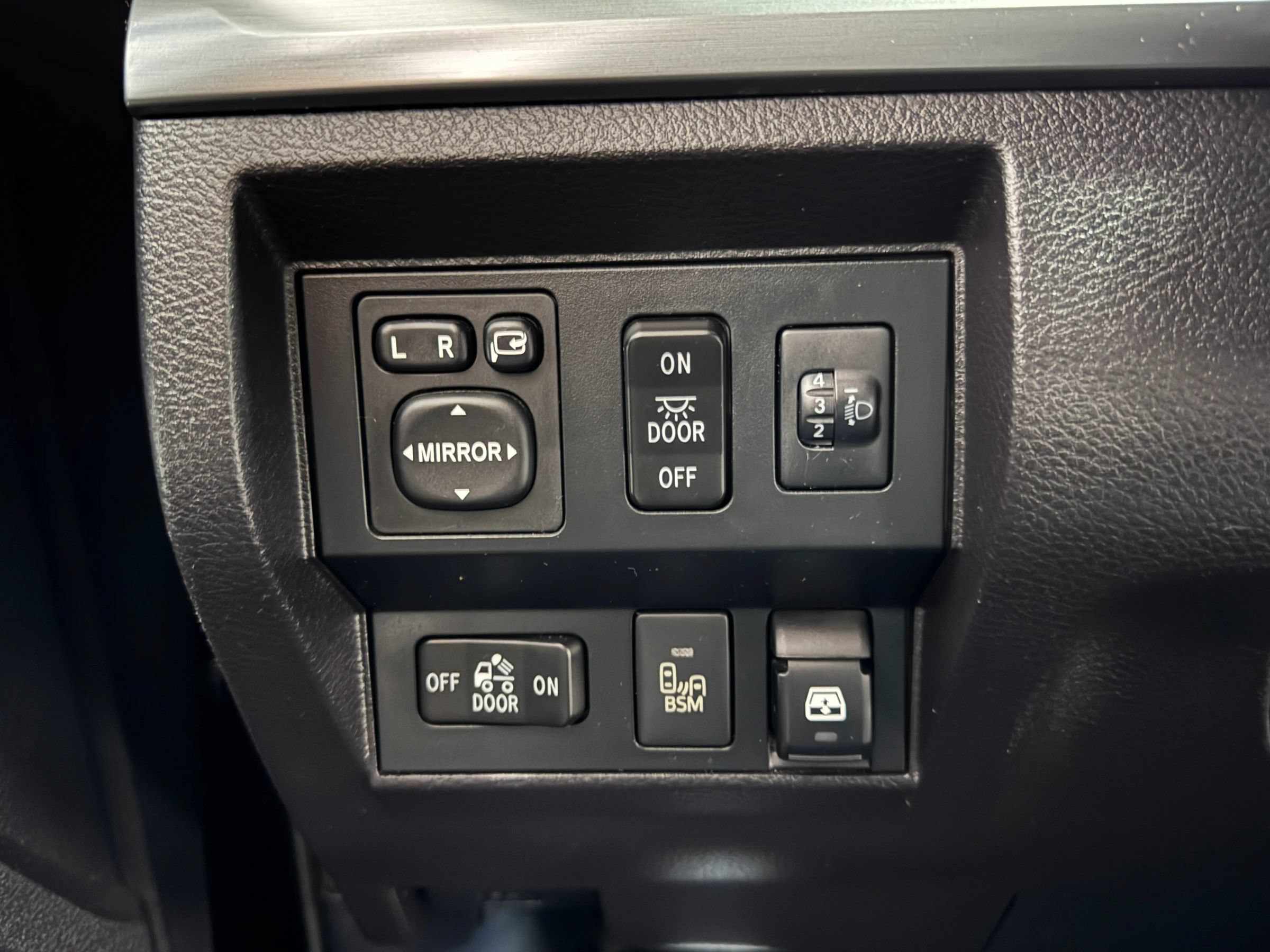 Used 2015 Toyota Tundra Platinum AWD/4WD image 18