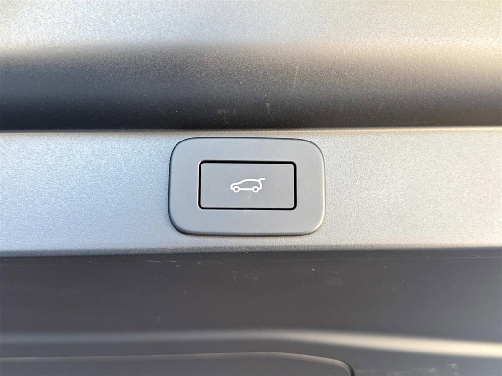 New 2025 Land Rover Range Rover SE image 7