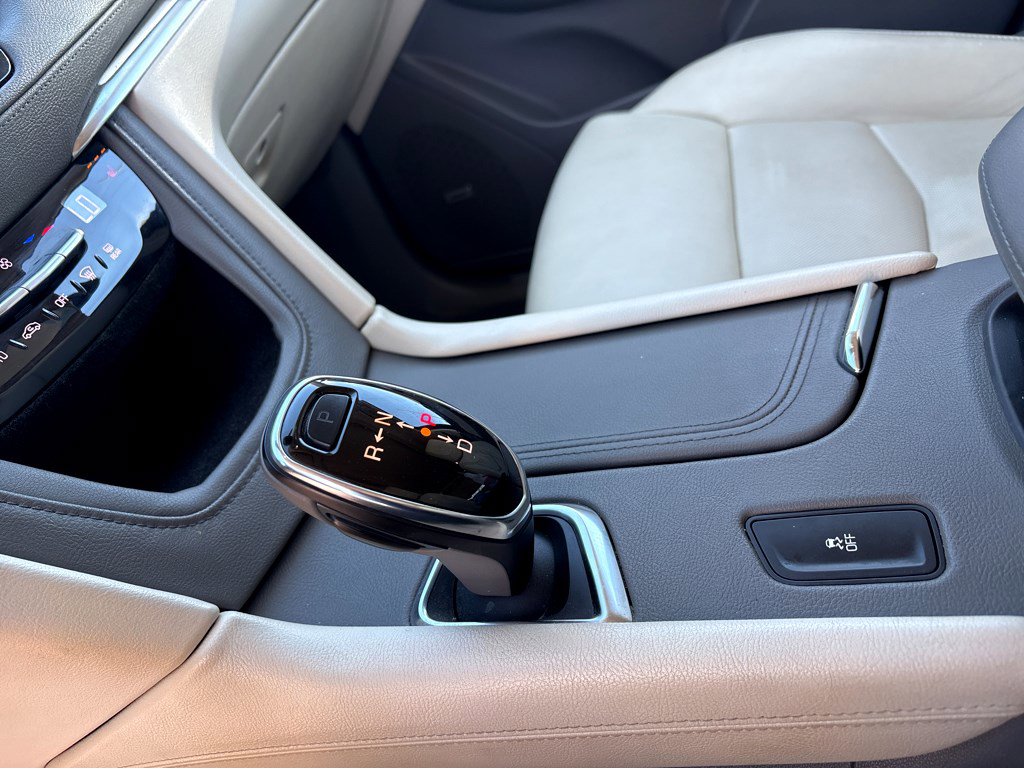 Used 2017 Cadillac XT5 Luxury w/ Driver Awareness Package image 11