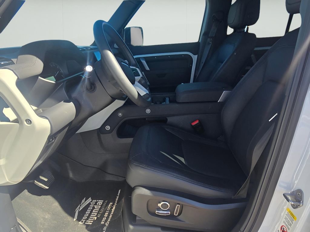 Used 2023 Land Rover Defender 130 X-Dynamic SE image 30