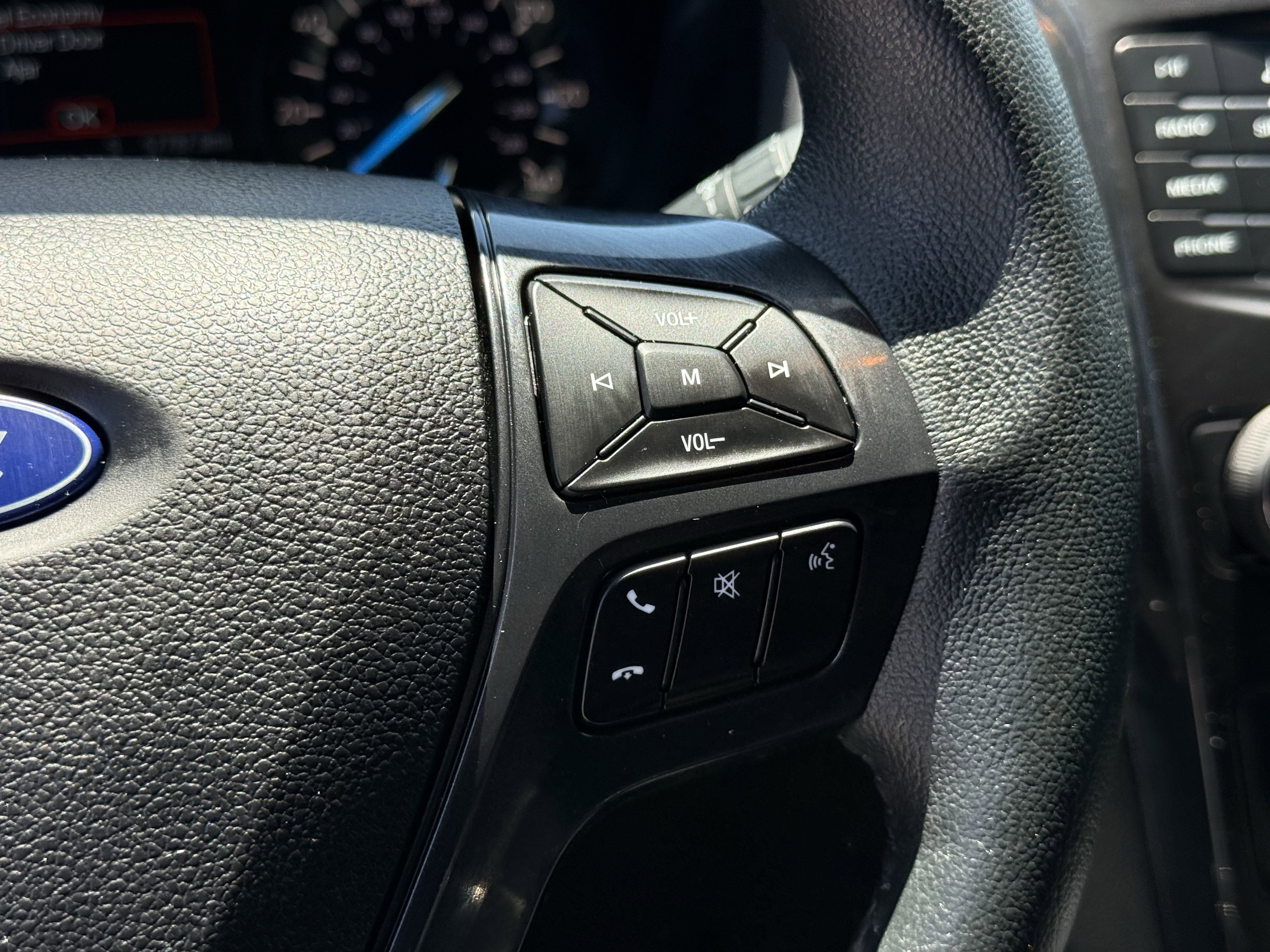 Used 2018 Ford Explorer XLT image 17