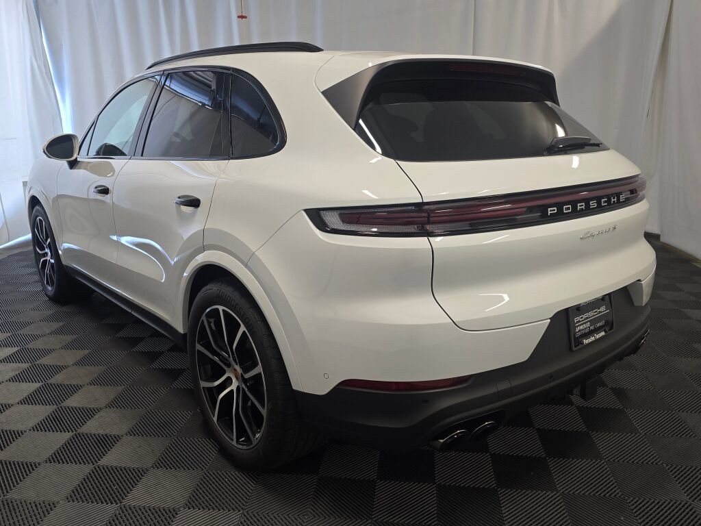 Certified 2025 Porsche Cayenne S AWD/4WD image 3