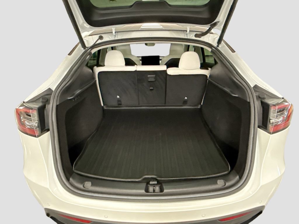 Used 2023 Tesla Model Y Performance image 27