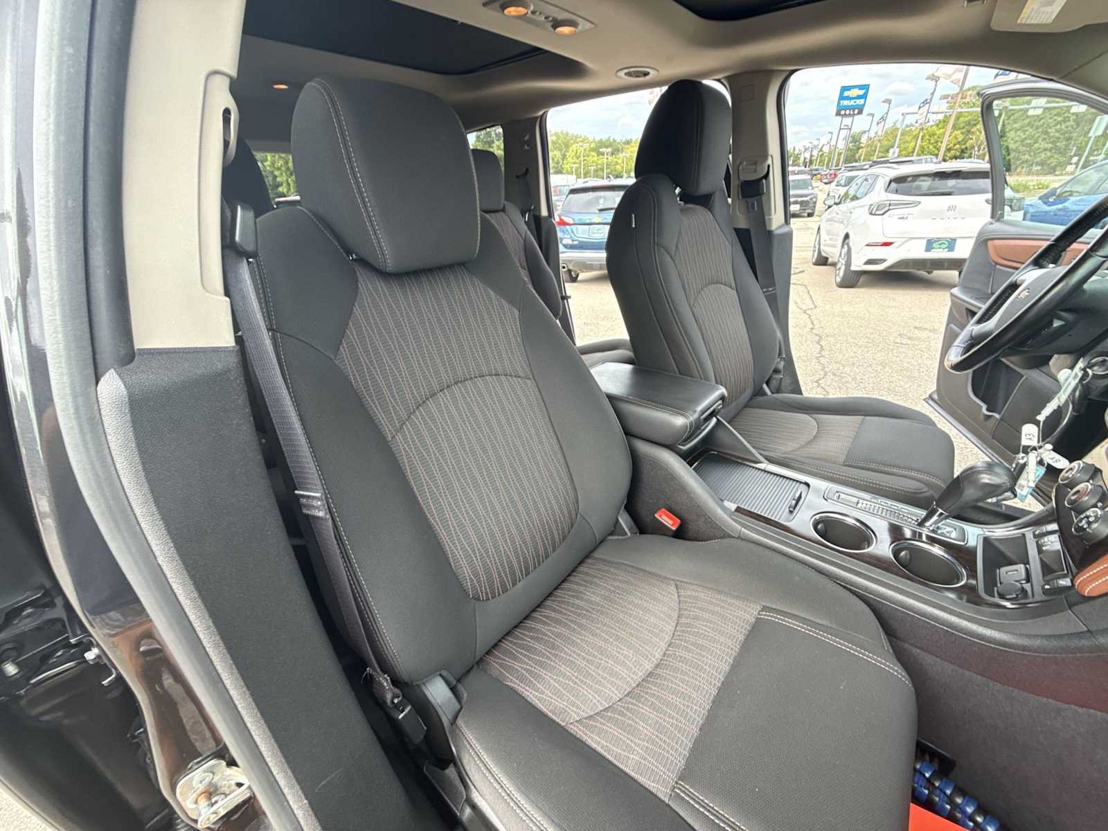 Used 2015 Chevrolet Traverse LT w/ Style and Technology Package FWD image 26