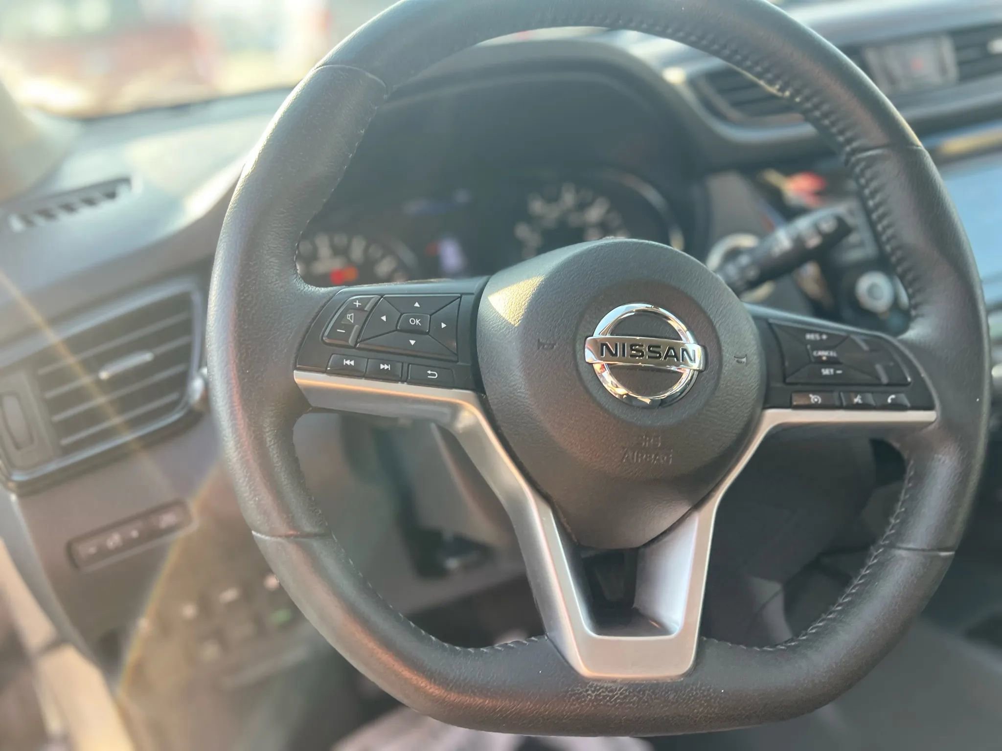 Used 2020 Nissan Rogue SV image 17