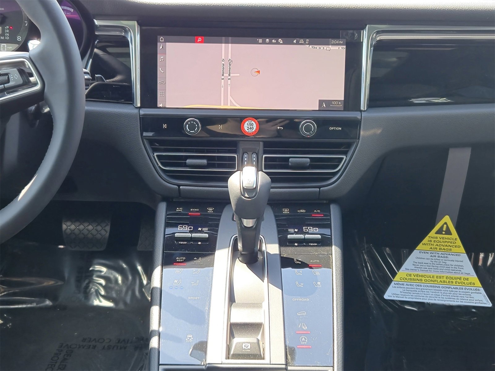 Certified 2025 Porsche Macan image 18