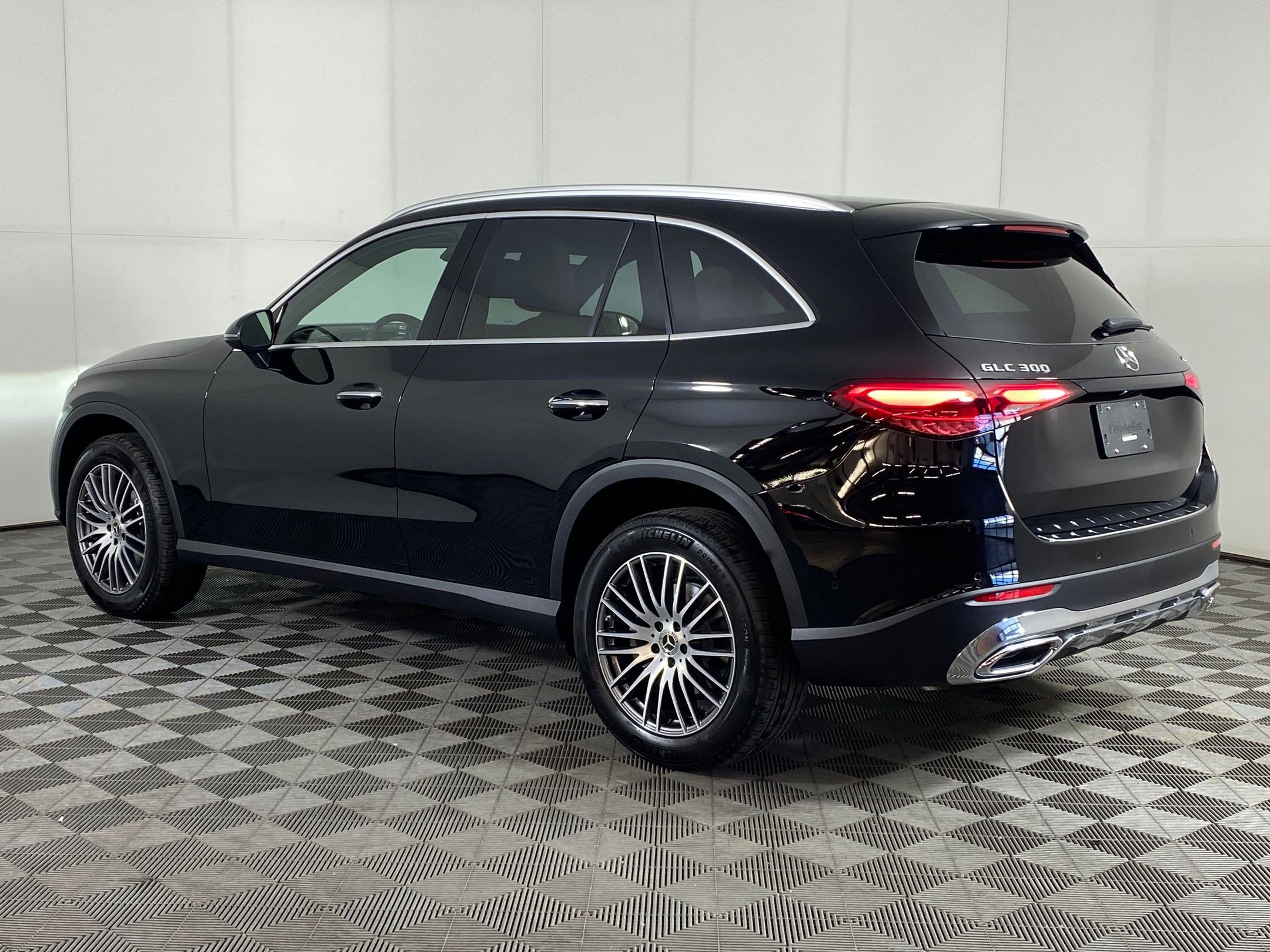 Used 2026 Mercedes-Benz GLC 300 4MATIC image 3