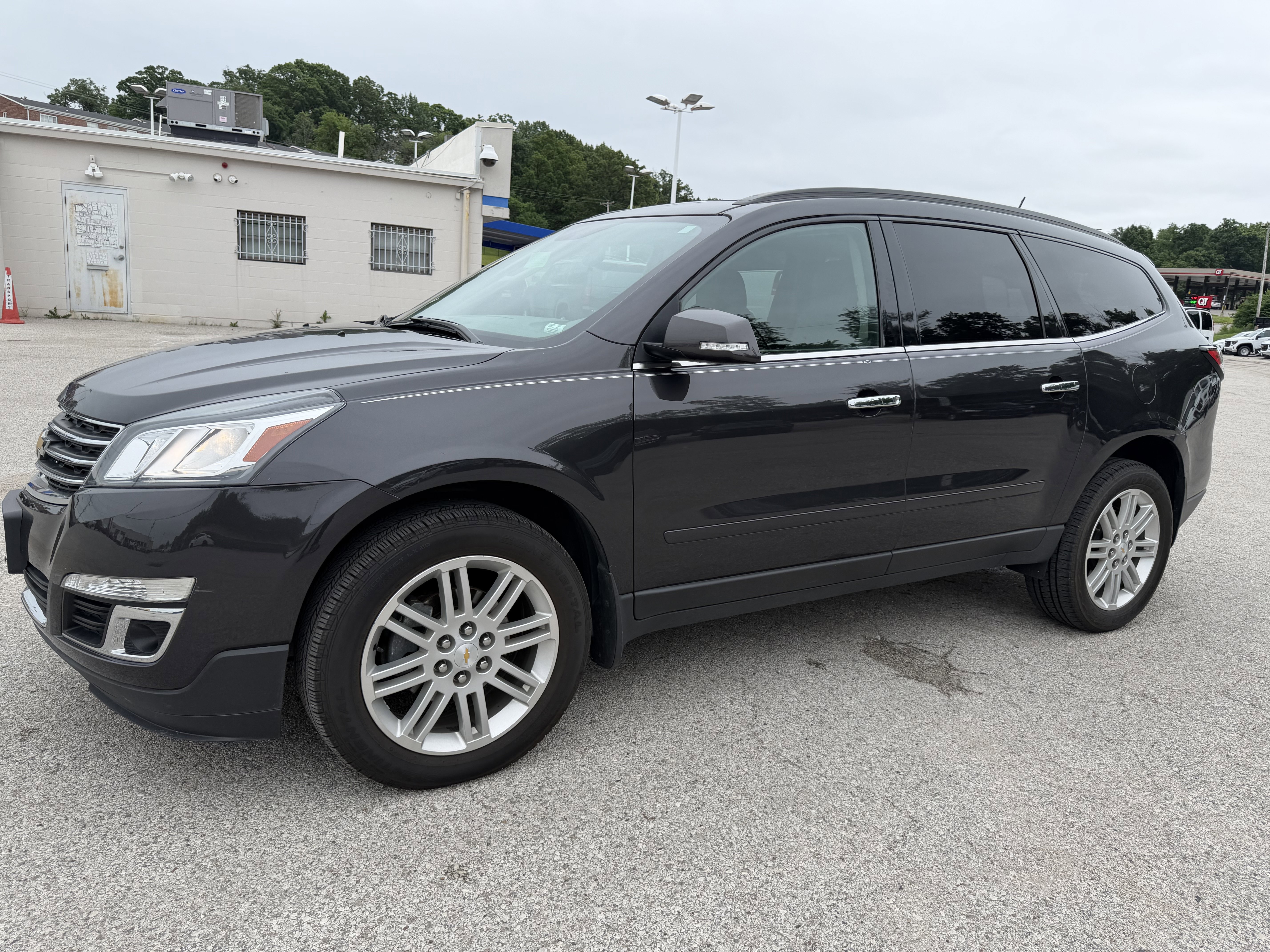 Used 2015 Chevrolet Traverse LT w/ Style and Technology Package FWD image 3