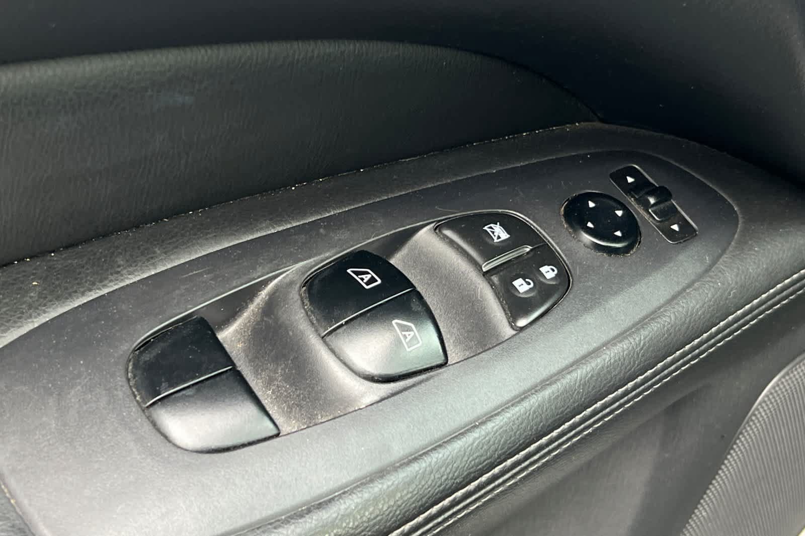 Used 2018 Nissan Pathfinder SL FWD image 14