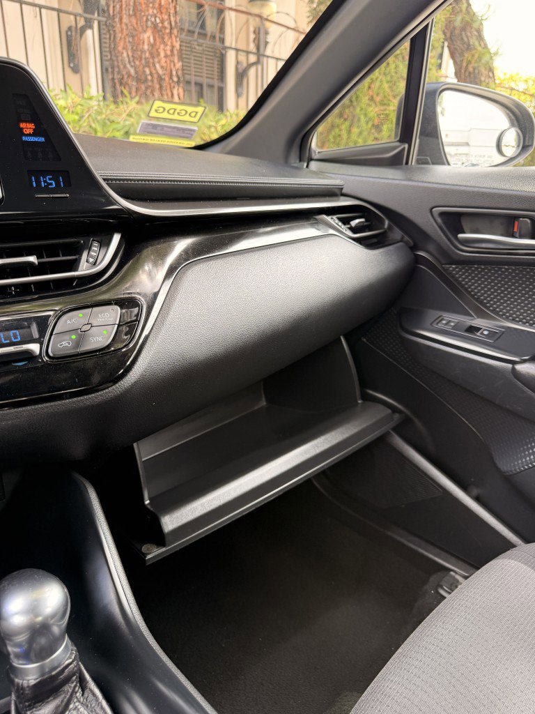 Used 2018 Toyota C-HR XLE FWD image 29
