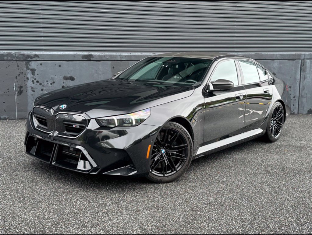 Used 2025 BMW M5 w/ Carbon Package AWD/4WD image 1