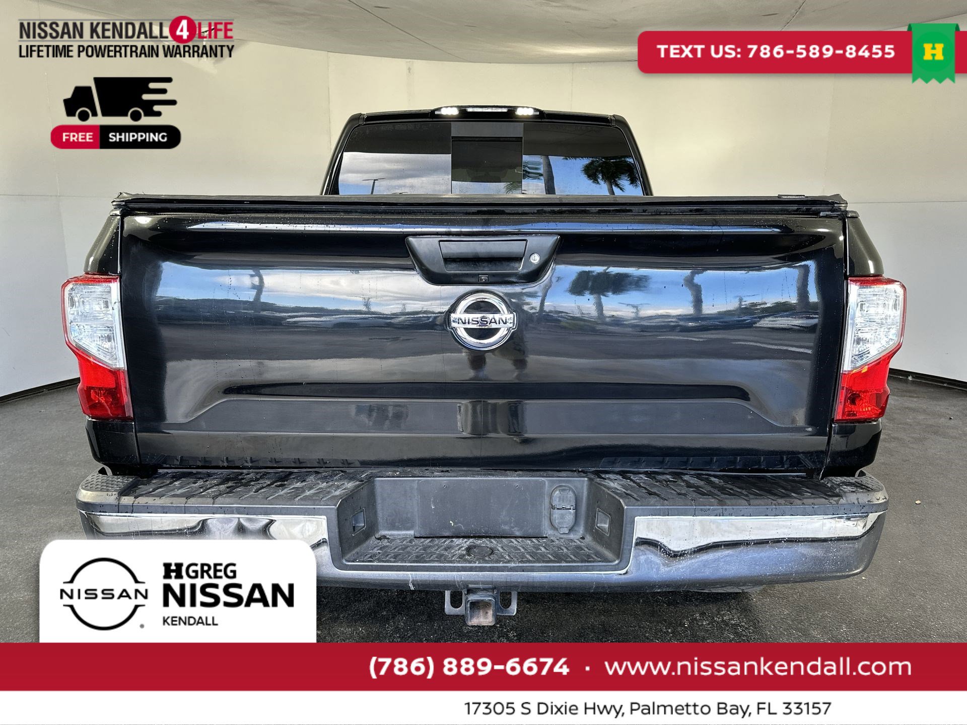 Used 2018 Nissan Titan SV image 10