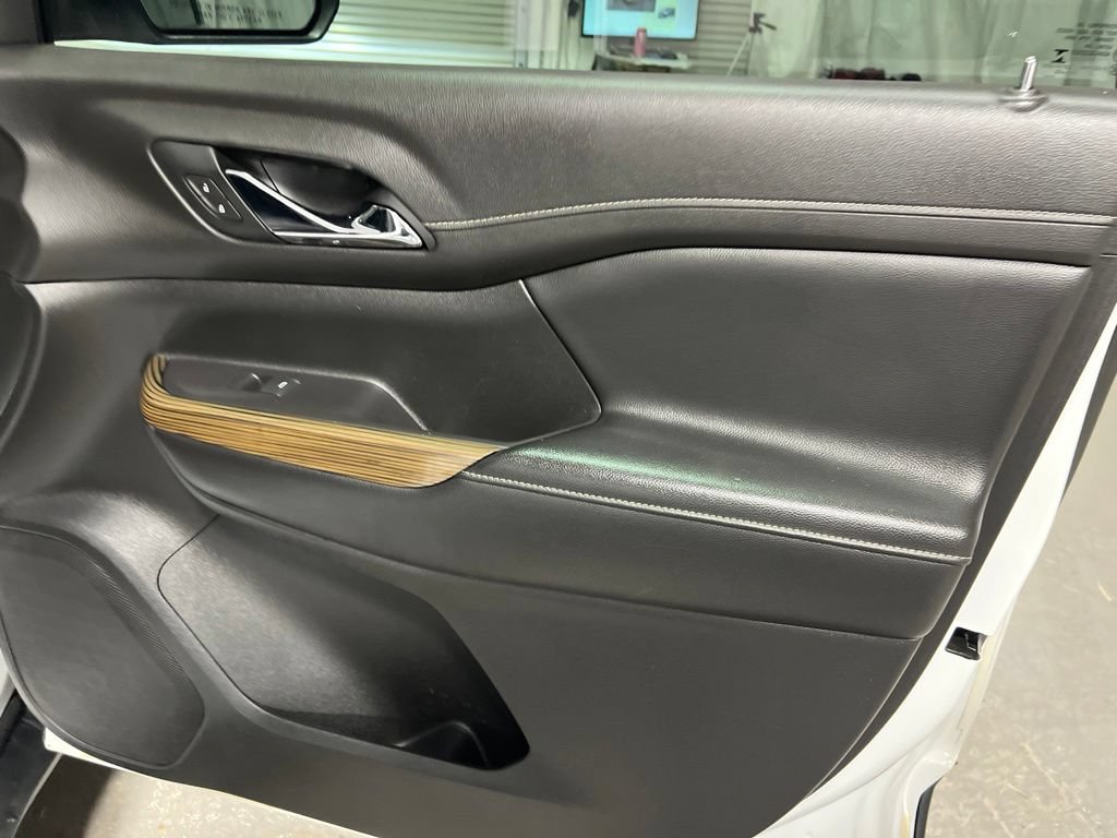 Used 2020 GMC Acadia SLE w/ Driver Convenience Package FWD image 11