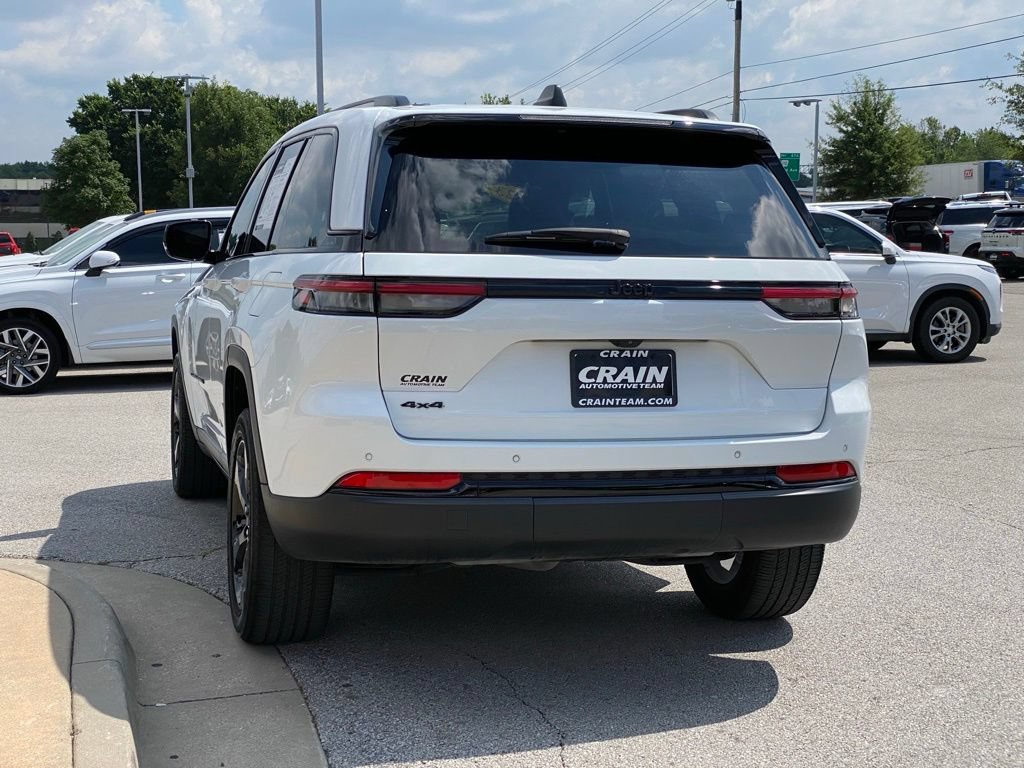 Used 2023 Jeep Grand Cherokee Altitude AWD/4WD image 5