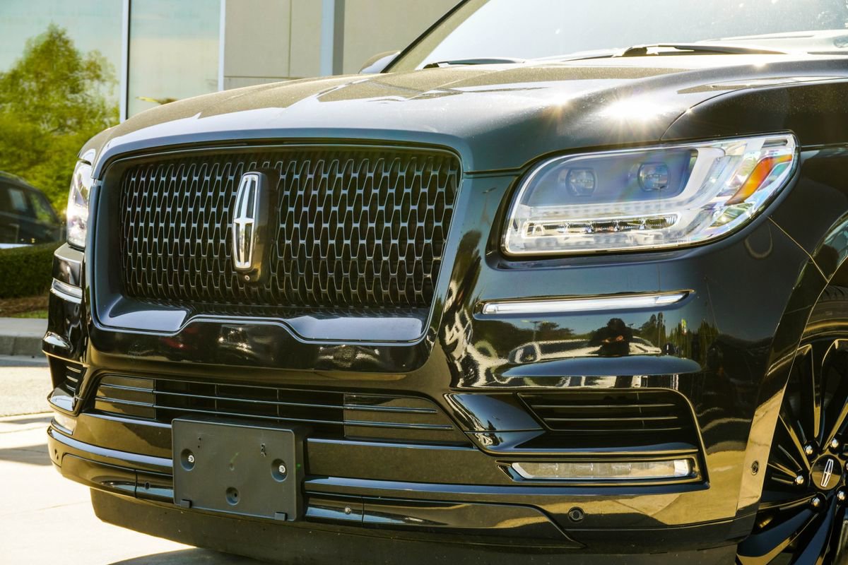 Used 2021 Lincoln Navigator Reserve AWD/4WD image 2