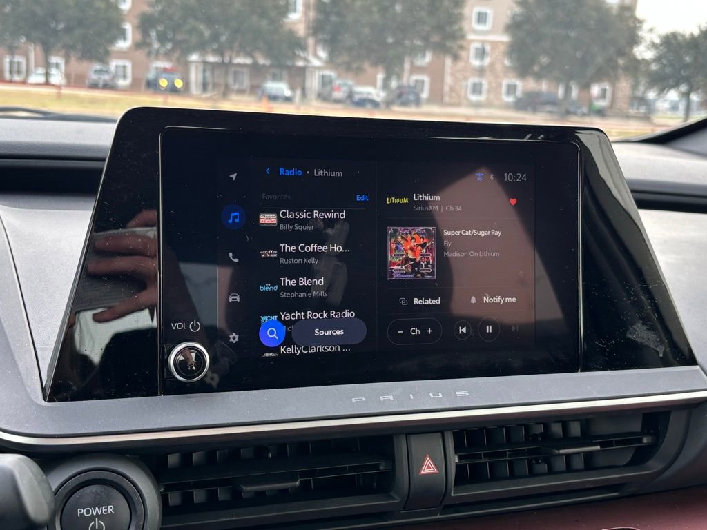 Used 2025 Toyota Prius Plug-In Hybrid image 16