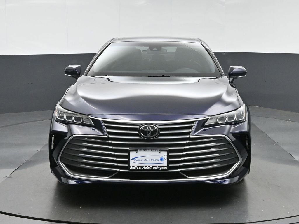 Used 2022 Toyota Avalon XLE w/ Moonroof Package image 2