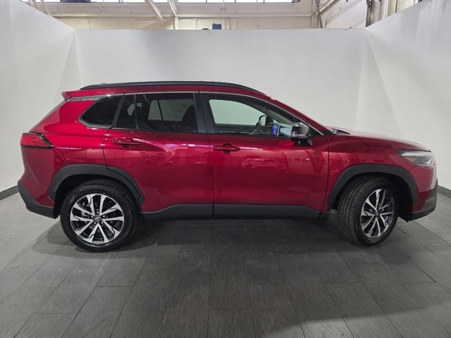 Used 2025 Toyota Corolla Cross XLE image 6