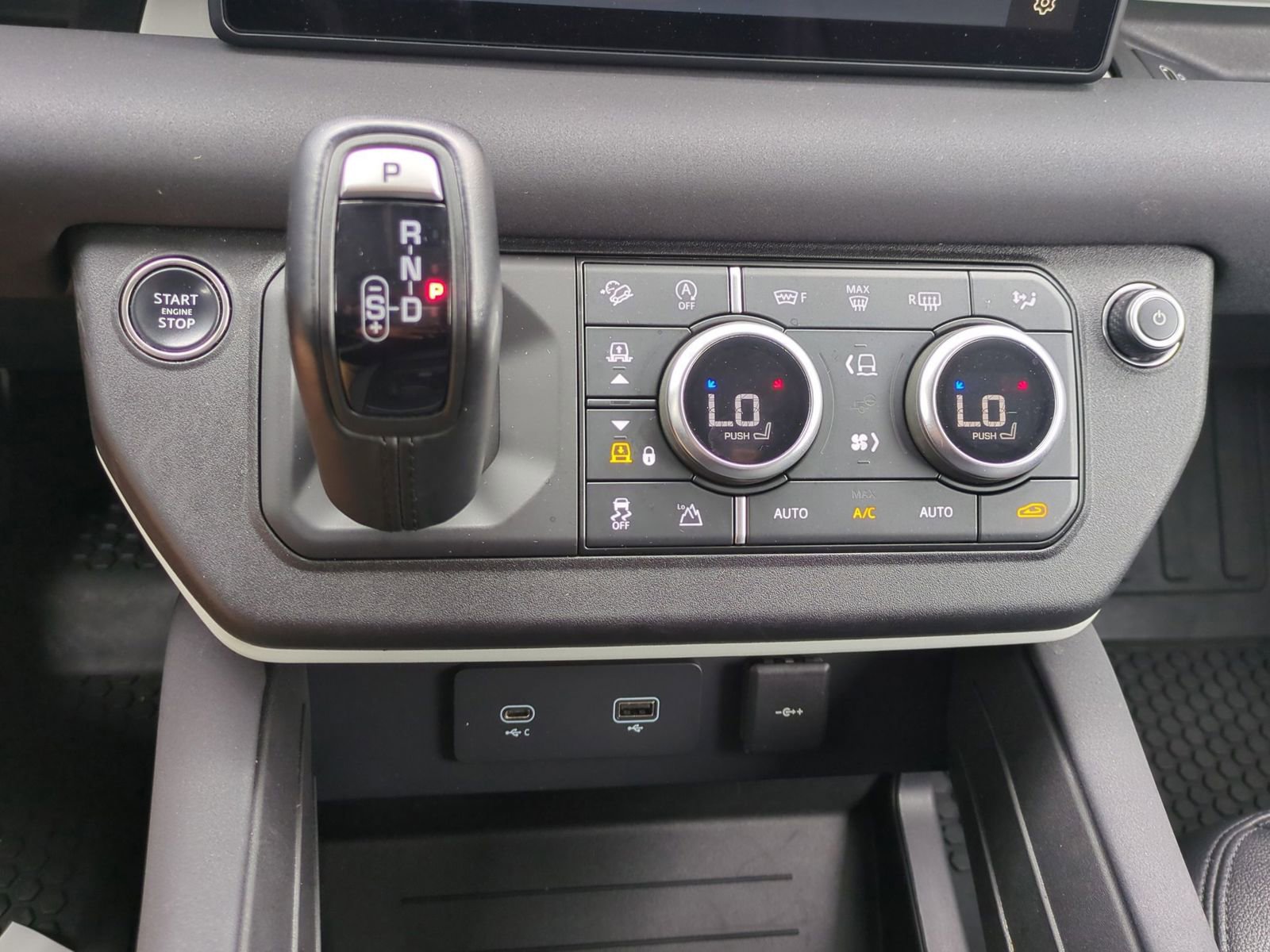 Used 2023 Land Rover Defender 110 SE AWD/4WD image 22