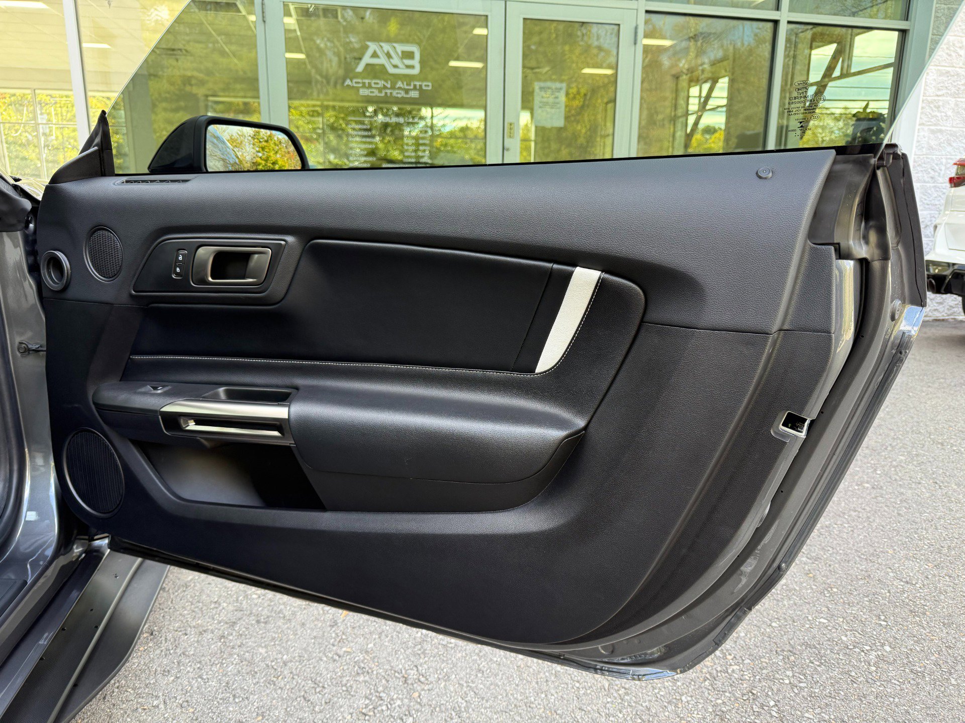 Used 2022 Ford Mustang Shelby GT500 w/ Carbon Fiber Track Pack image 44