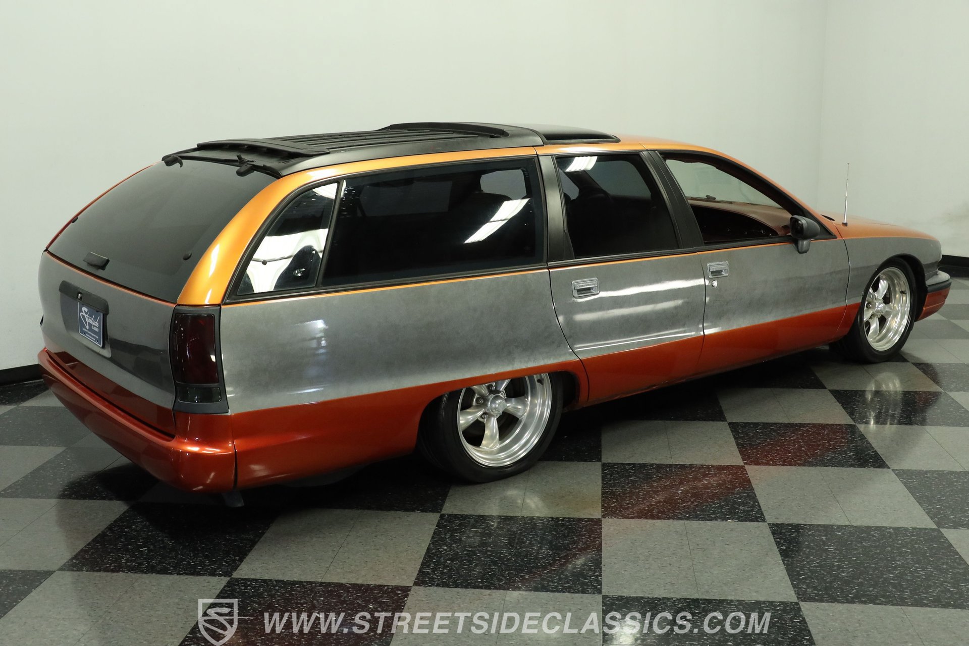Used 1992 Oldsmobile Custom Cruiser RWD image 12