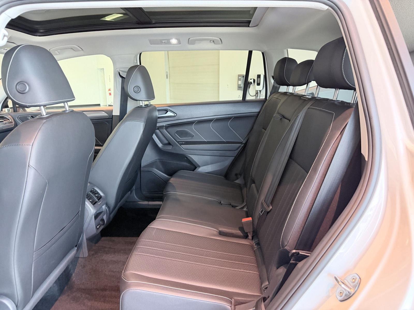 Used 2023 Volkswagen Tiguan SE AWD/4WD image 22