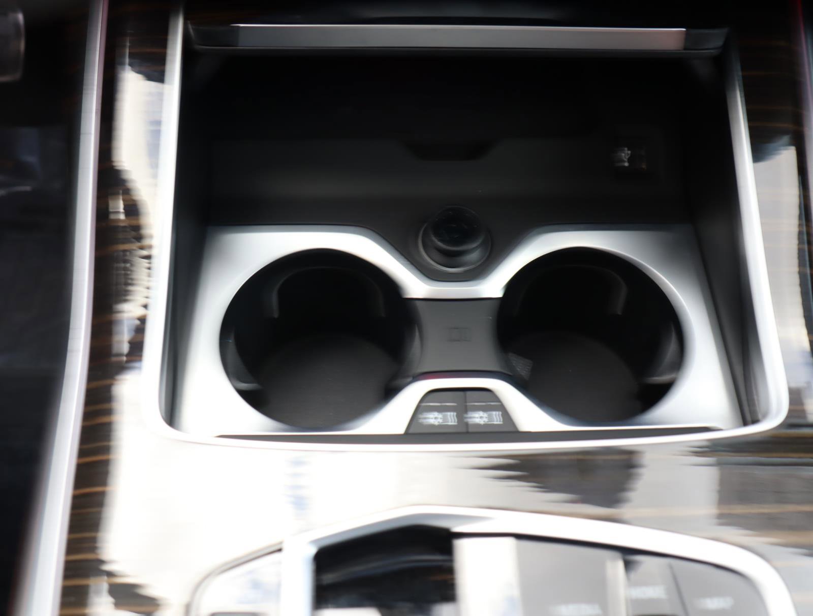 Used 2024 BMW X7 M60i w/ Executive Package image 27