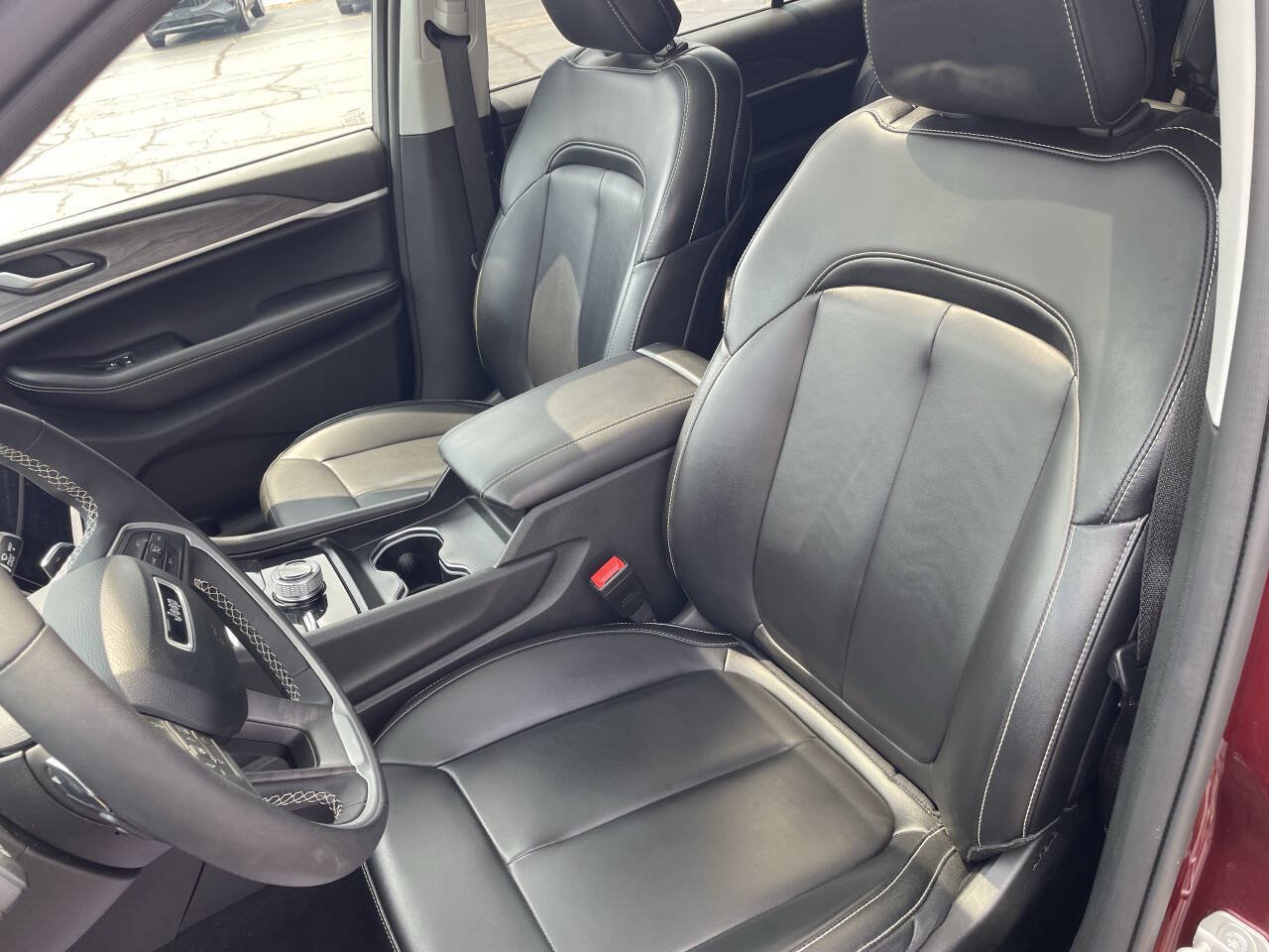 Used 2024 Jeep Grand Cherokee L Limited AWD/4WD image 3