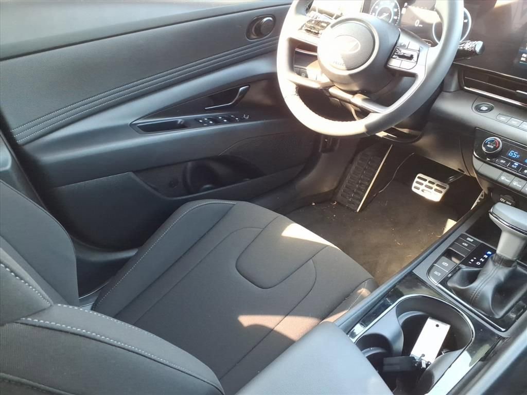 Used 2025 Hyundai Elantra SEL image 9
