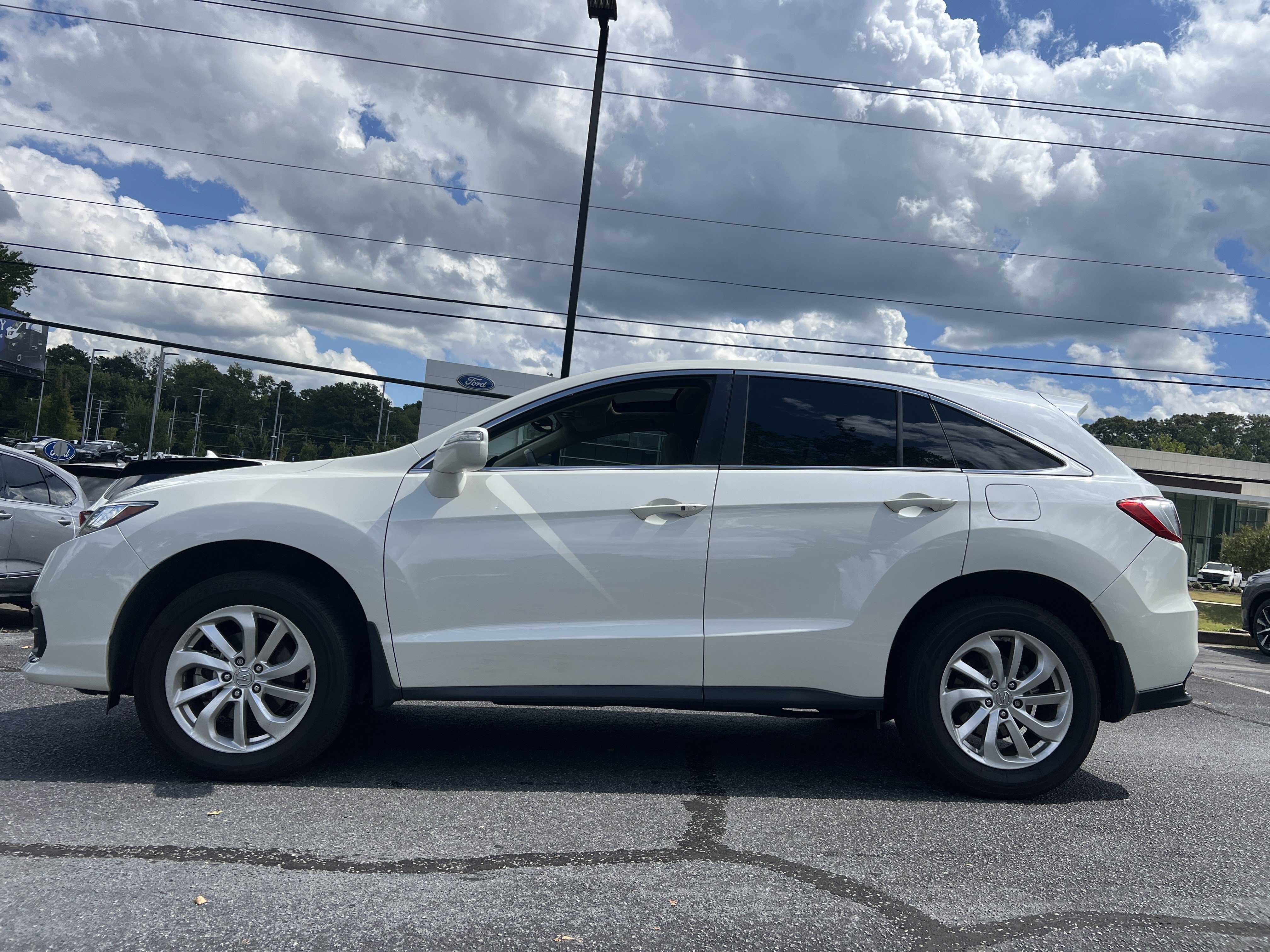 Used 2017 Acura RDX FWD image 2