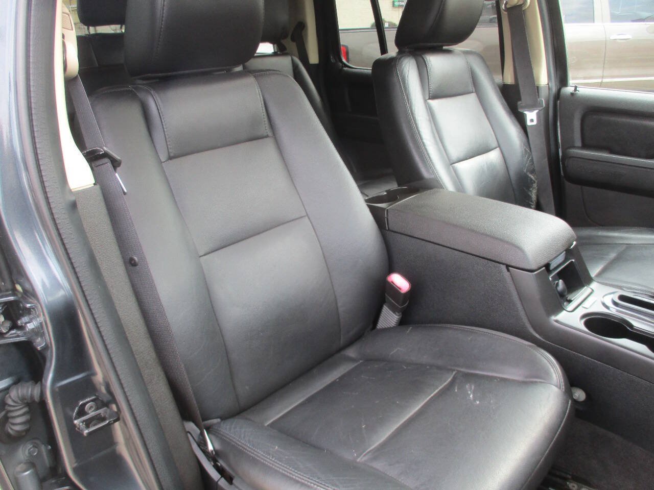 Used 2010 Ford Explorer XLT AWD/4WD image 38