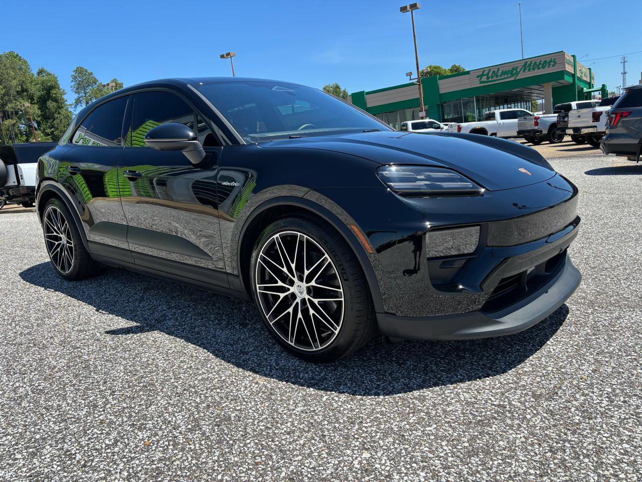 Used 2025 Porsche Macan Electric RWD image 9