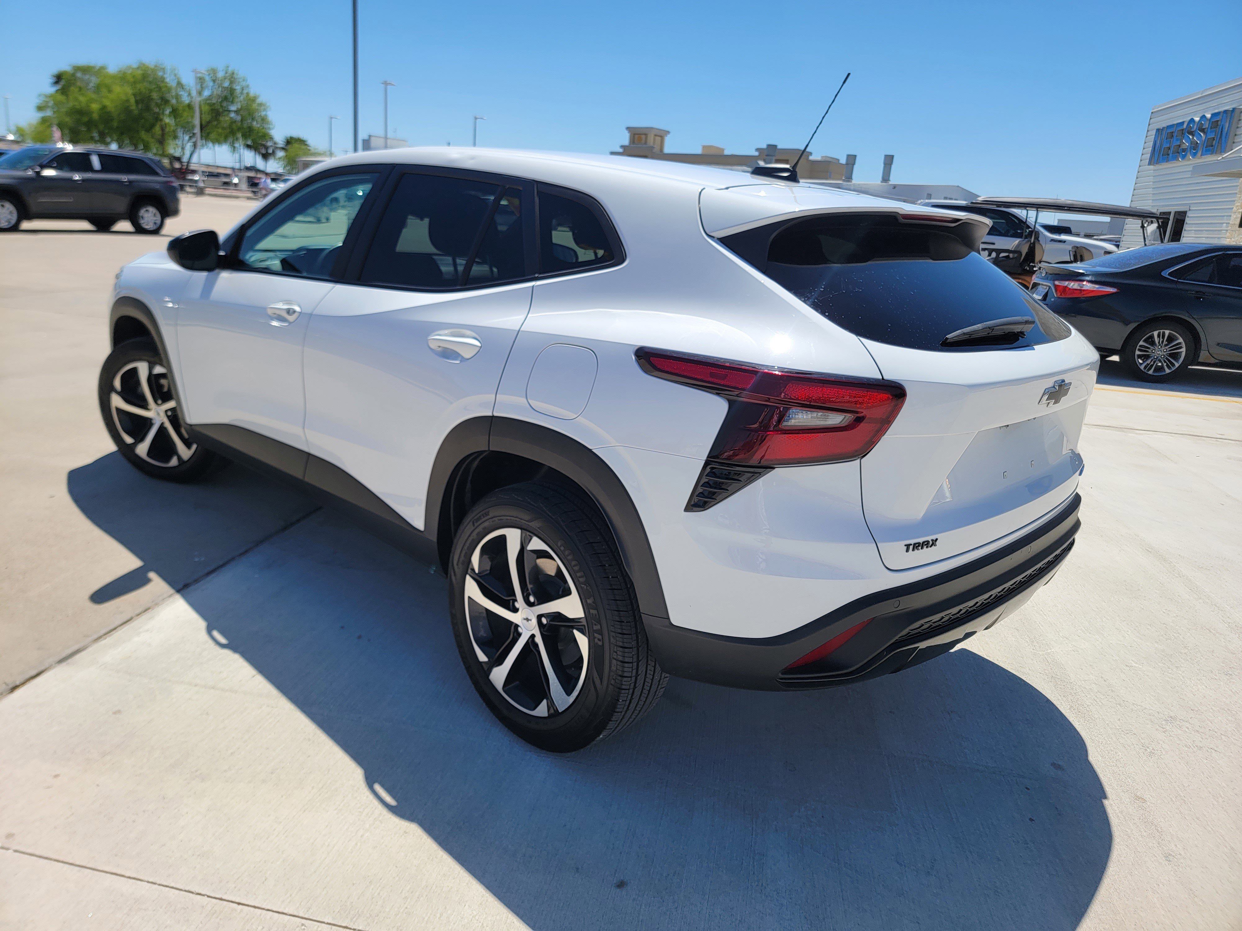 Used 2025 Chevrolet Trax RS w/ Driver Confidence Package image 5