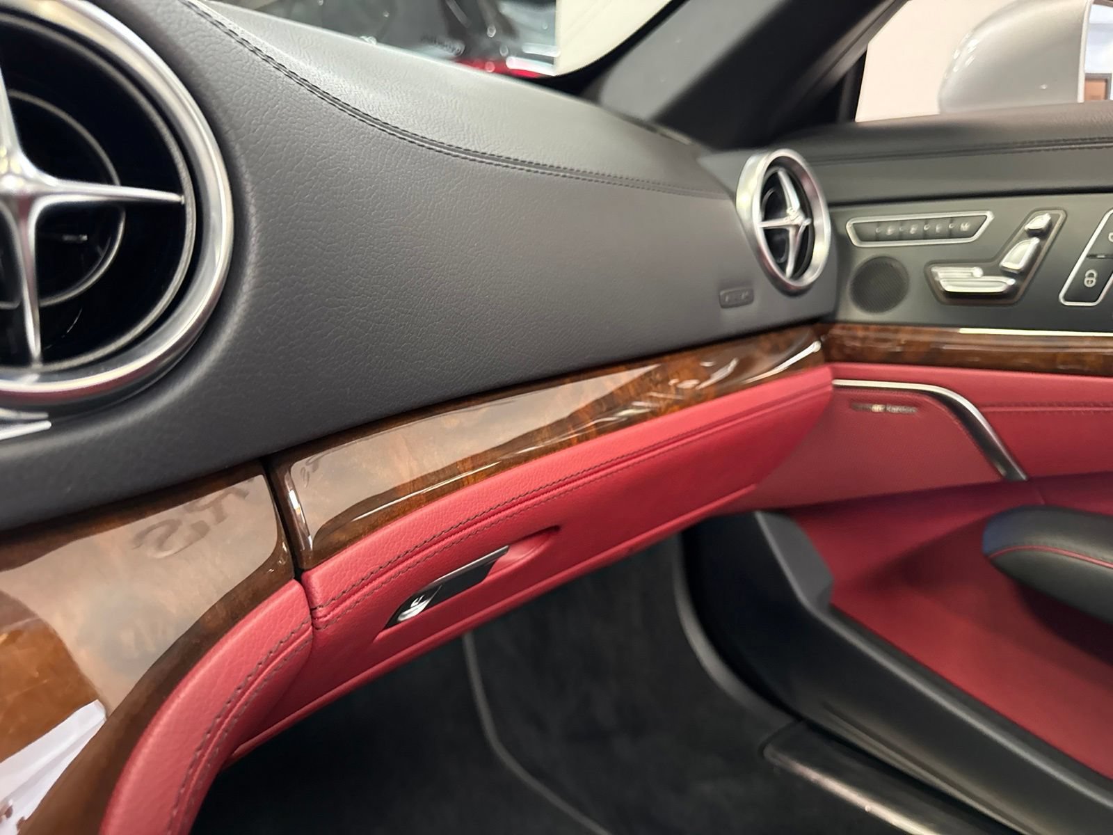 Used 2019 Mercedes-Benz SL 550 image 35