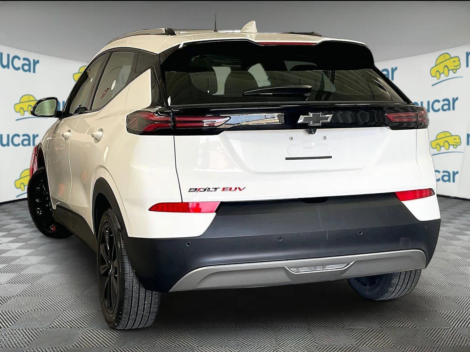 Used 2023 Chevrolet Bolt EUV LT w/ Comfort Package FWD image 4